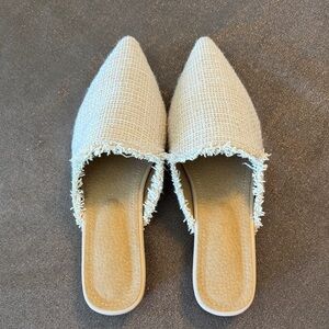 Women’s Beige Pointed Toe Fringe Tweed Mules size 42